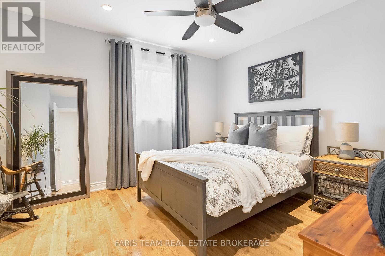 730 TRINITY STREET - 17