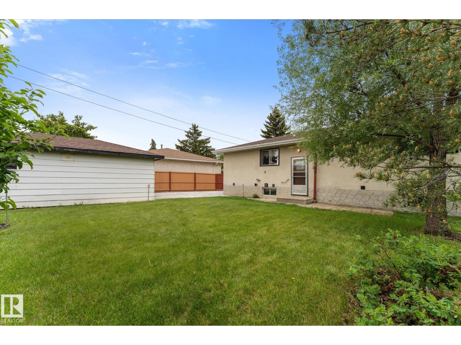 11008 162A AV NW - 40