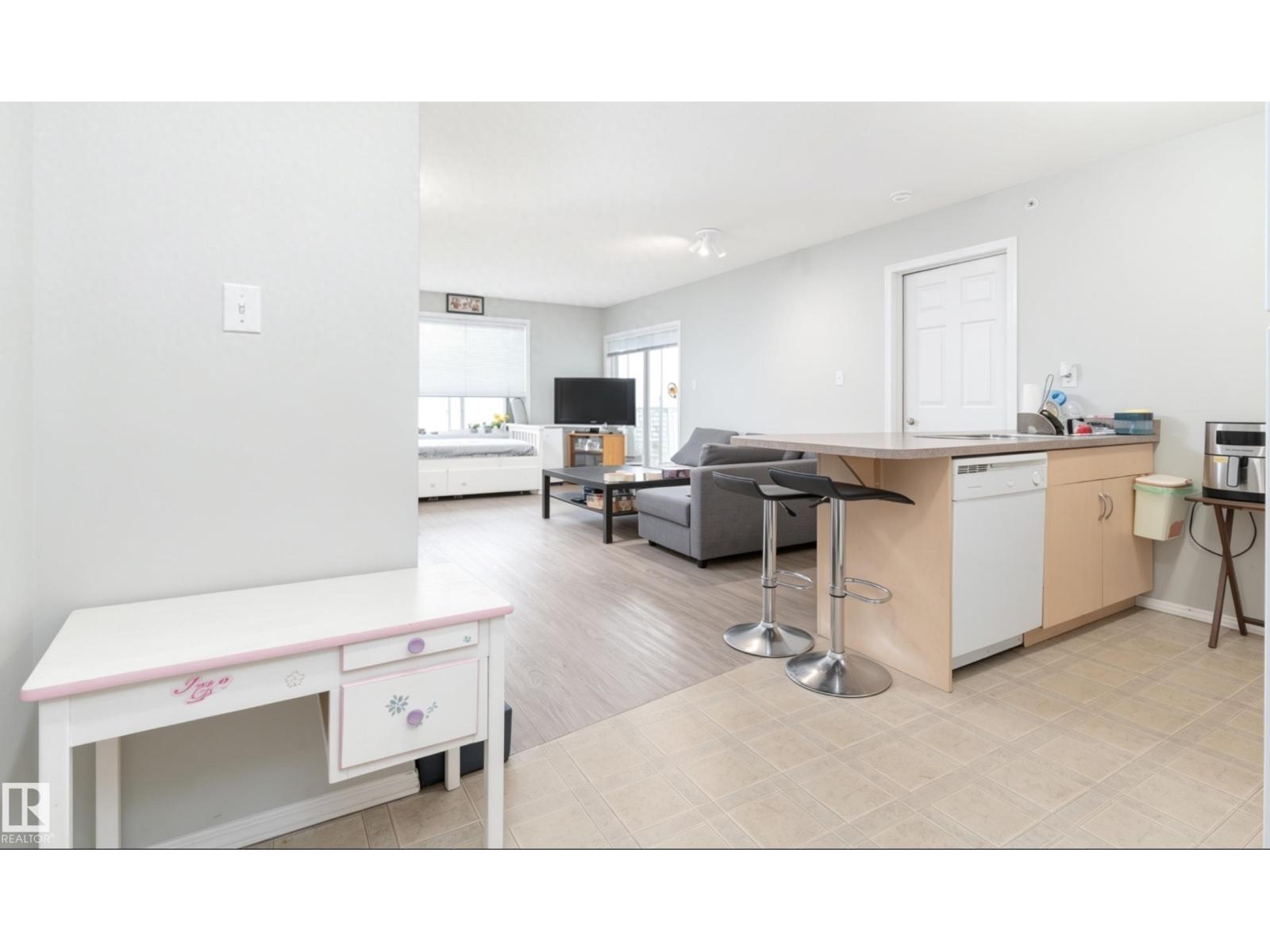 #418 4310 33 ST - 3