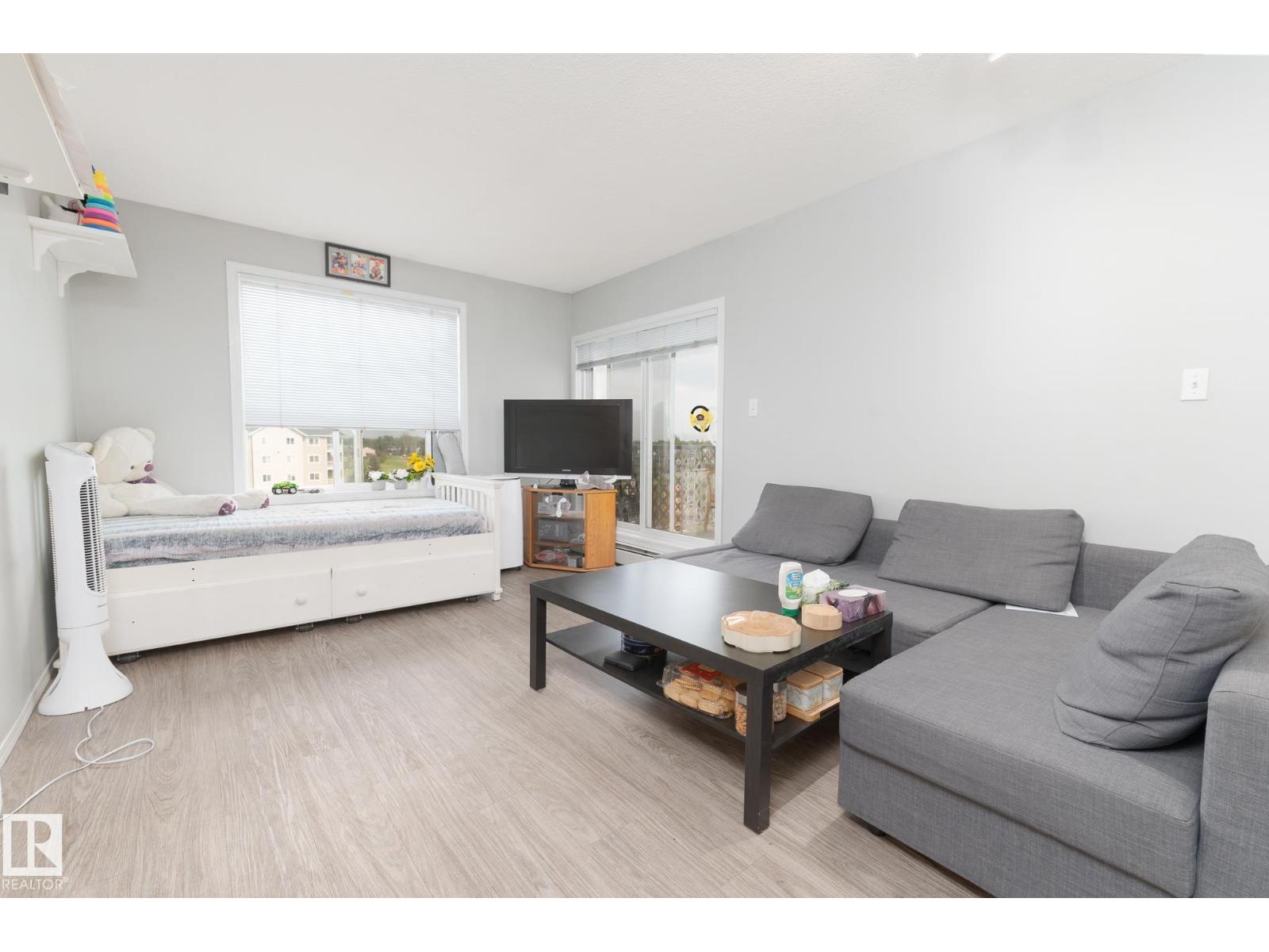 #418 4310 33 ST - 6
