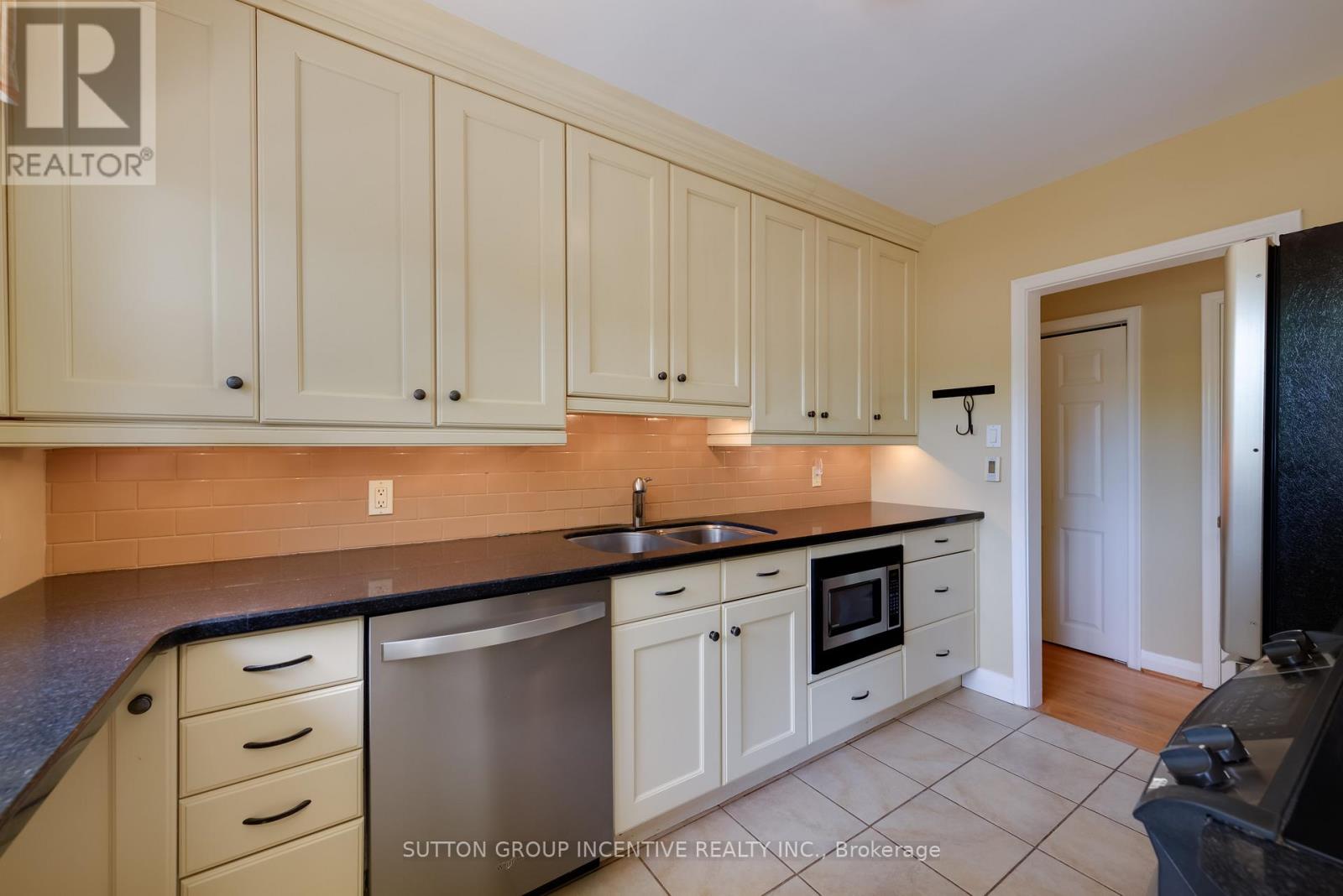 81 LETITIA STREET - 18