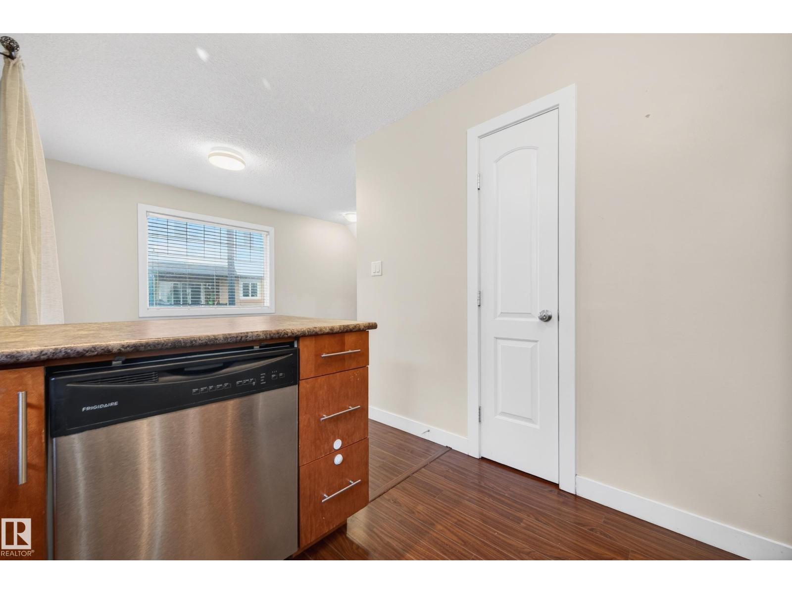 #48 8716 179 AV NW - 23