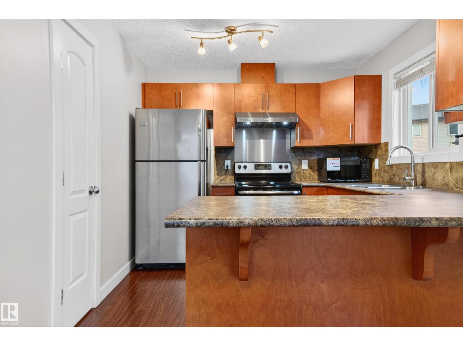 #48 8716 179 AV NW - 19