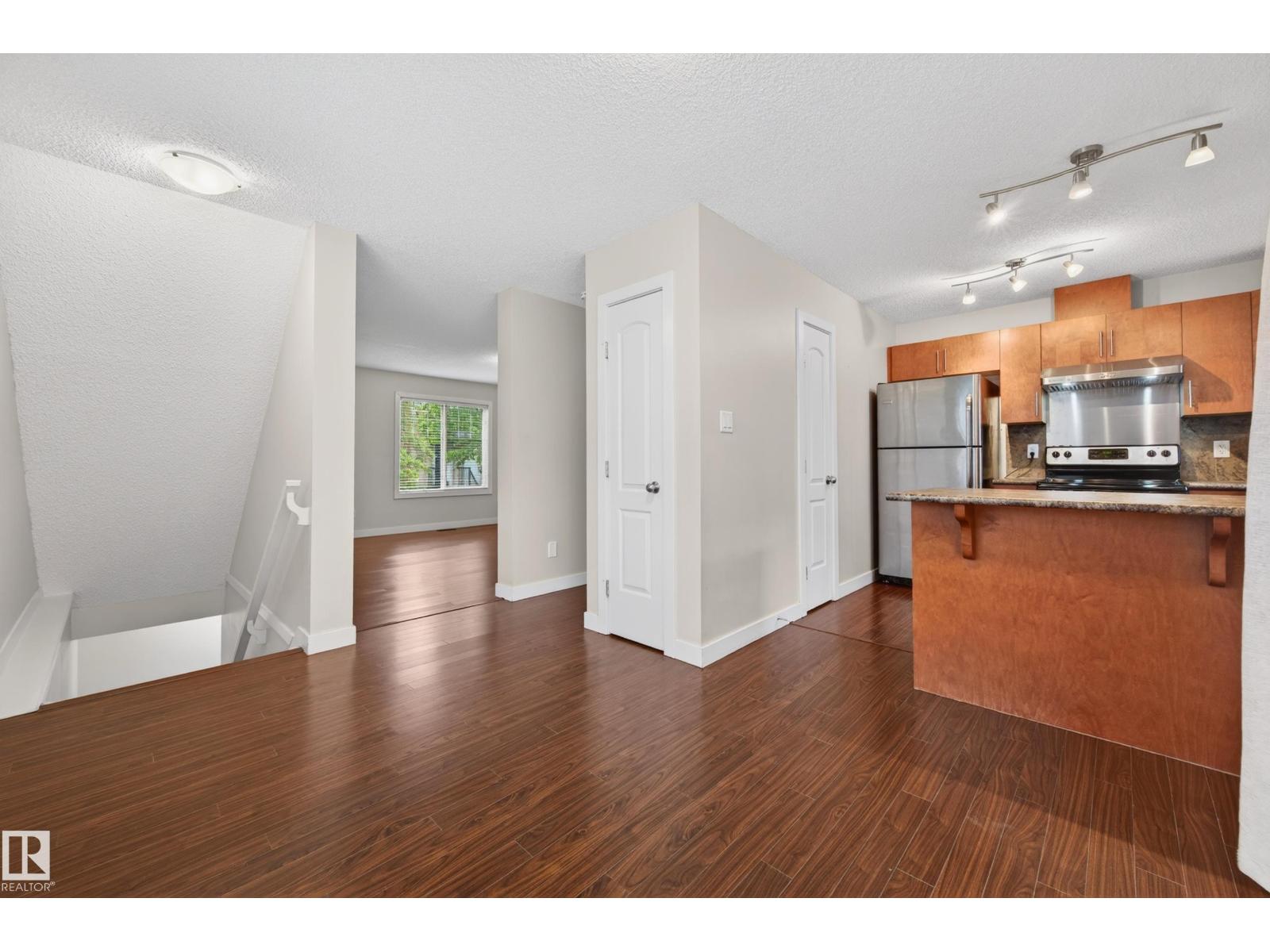 #48 8716 179 AV NW - 17
