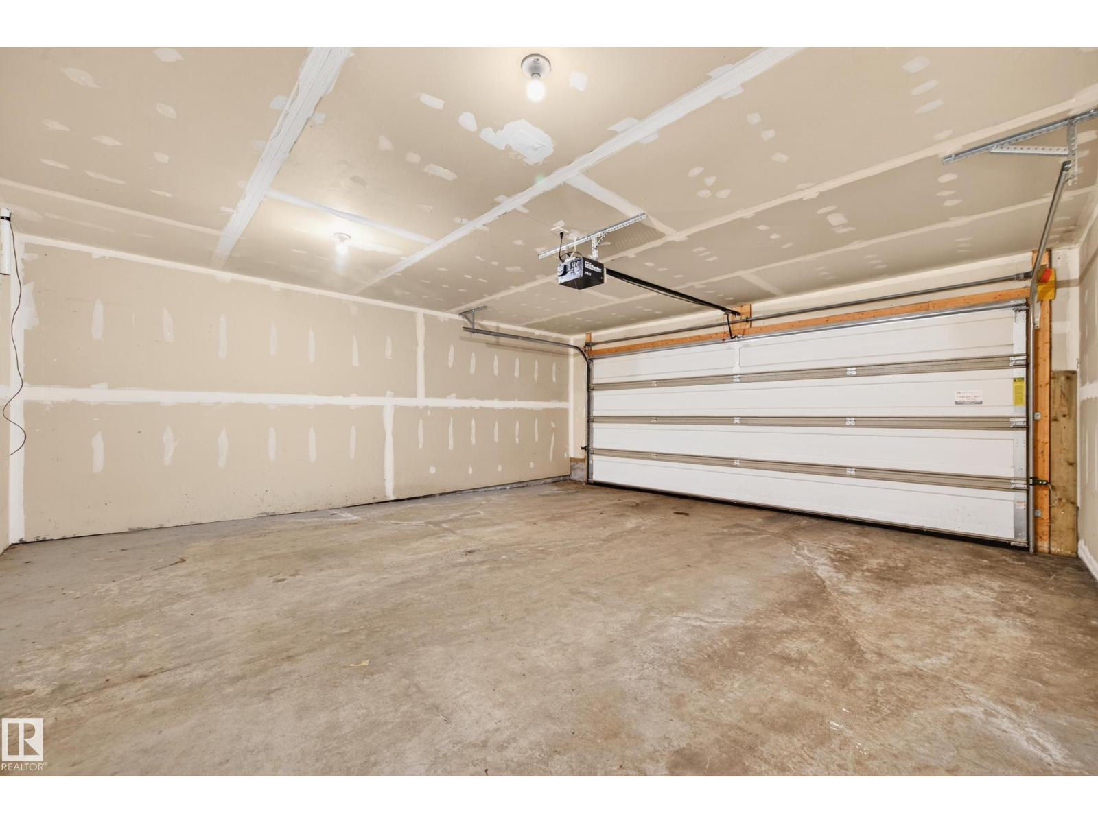 #48 8716 179 AV NW - 40