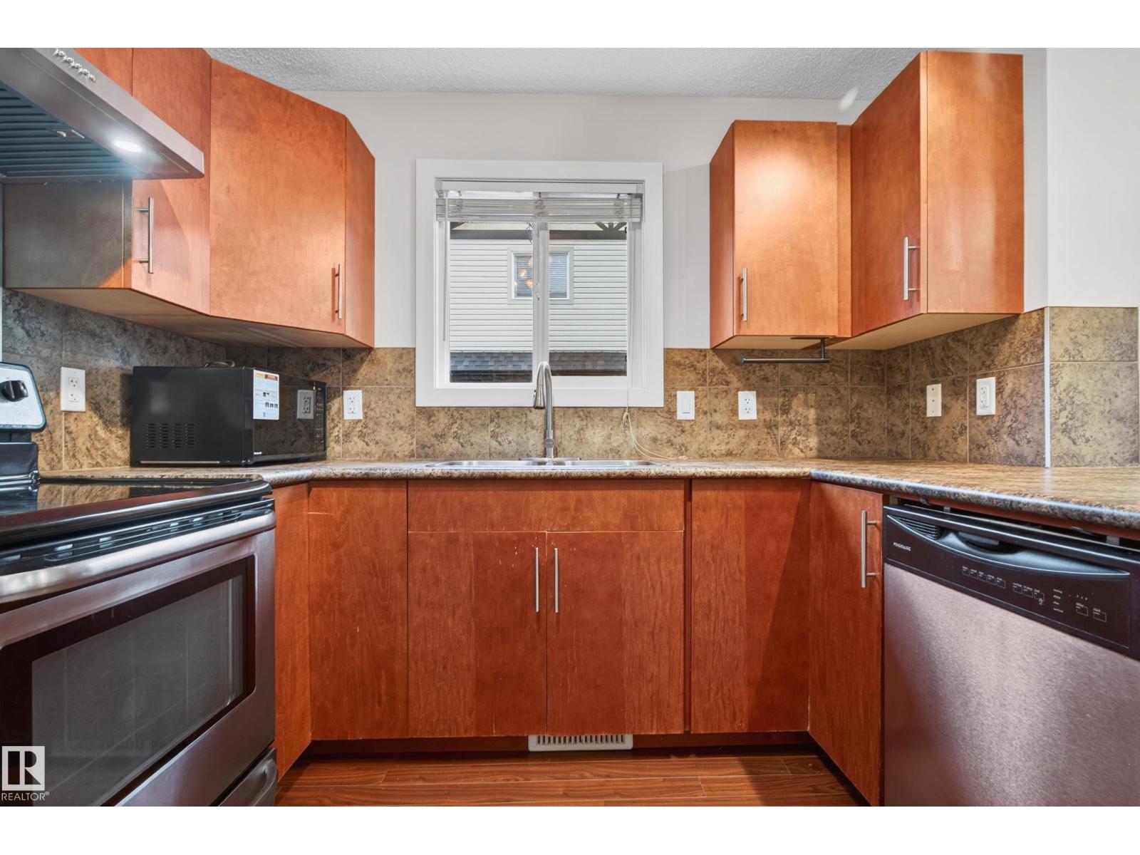 #48 8716 179 AV NW - 20