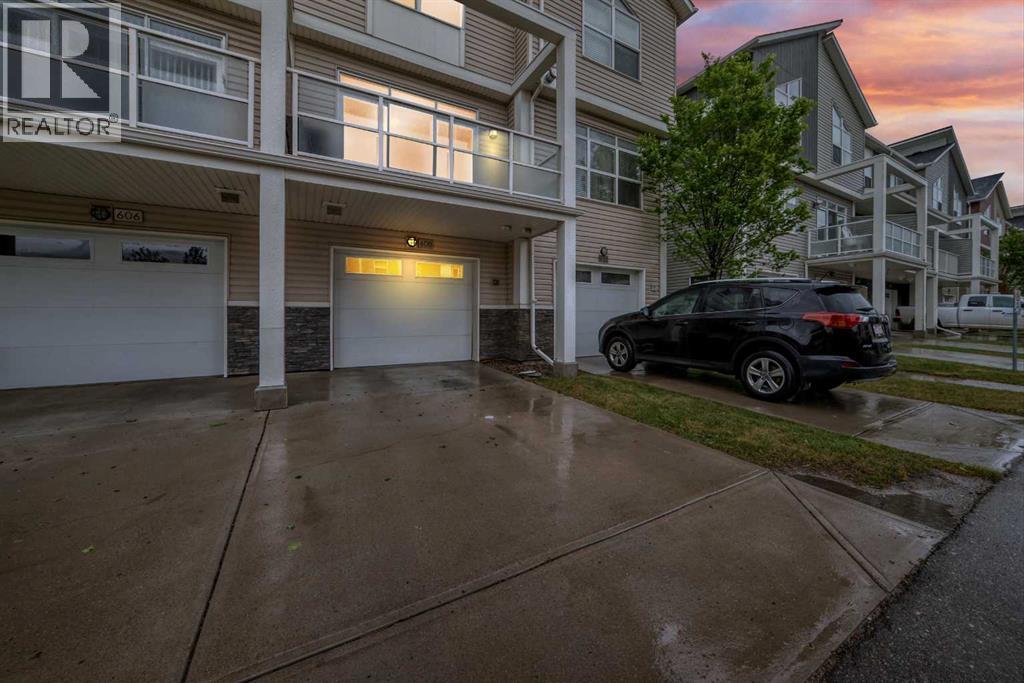 608 Redstone View NE - 24