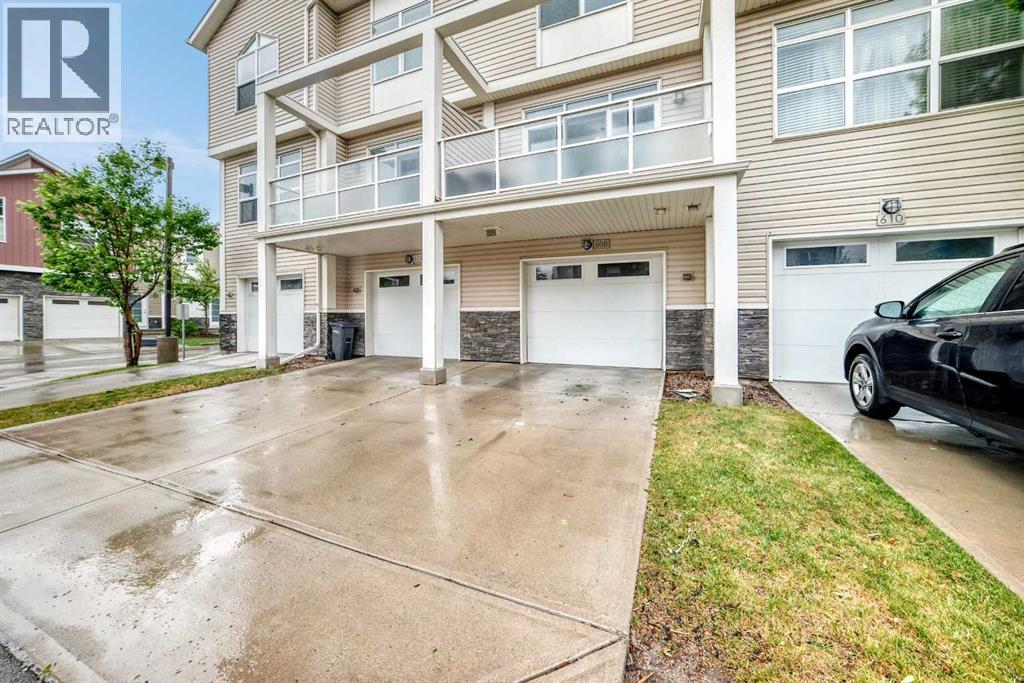 608 Redstone View NE - Image 3