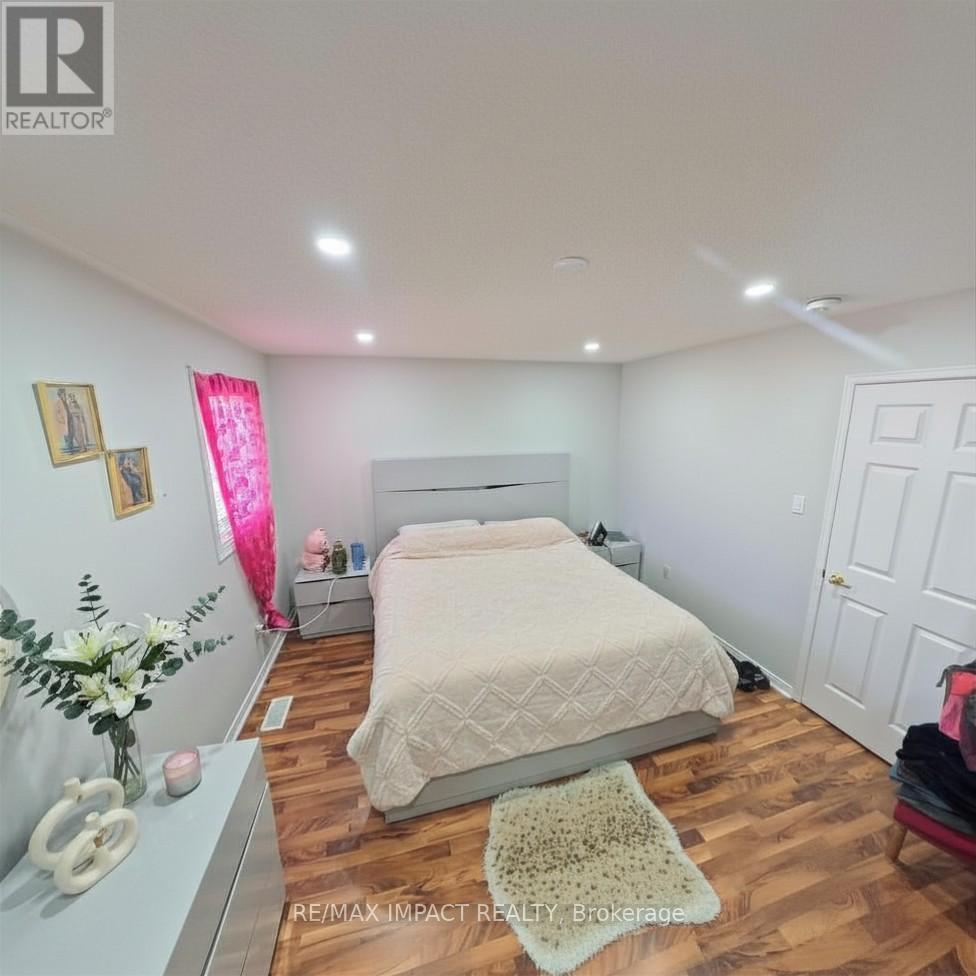 49 HOOD CRESCENT - 12
