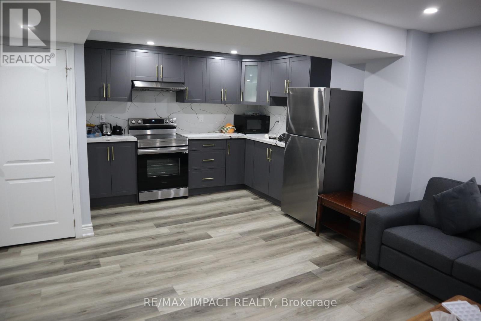 49 HOOD CRESCENT - 17