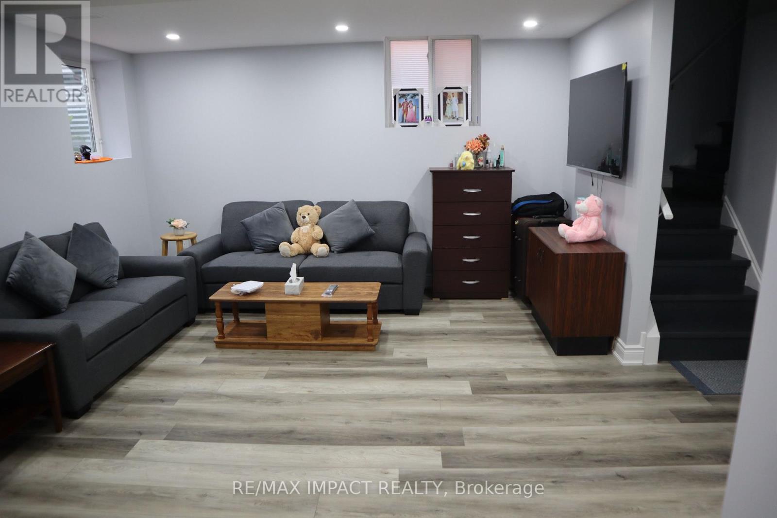 49 HOOD CRESCENT - 19