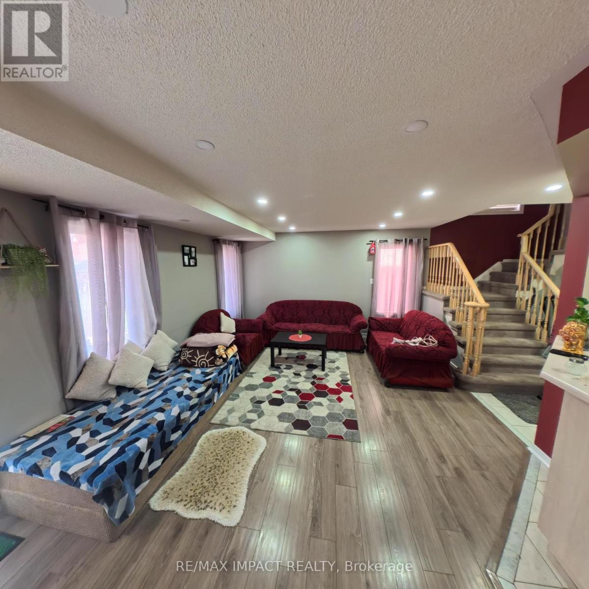 49 HOOD CRESCENT - 6
