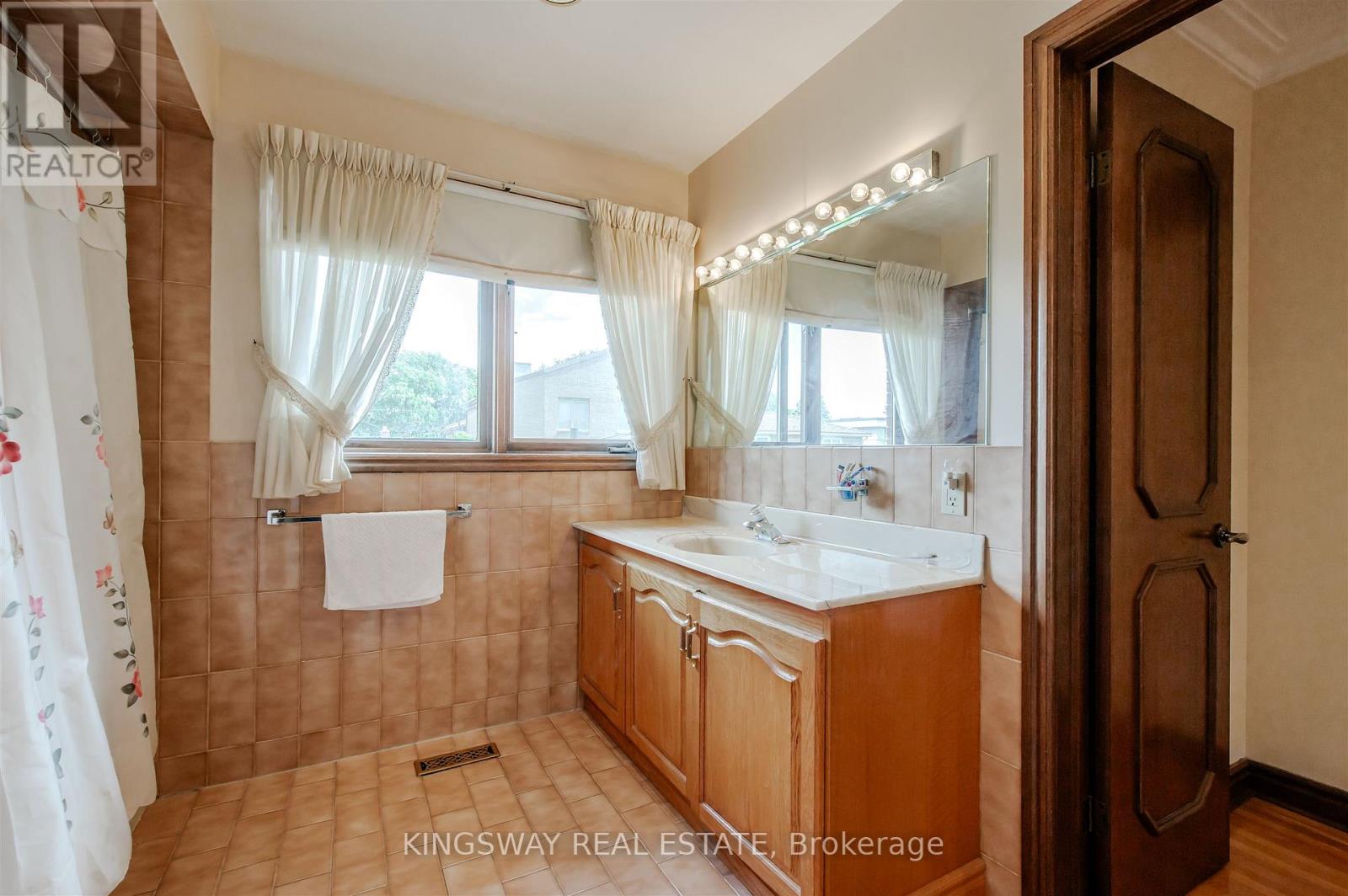 27 MULHOLLAND AVENUE - 20