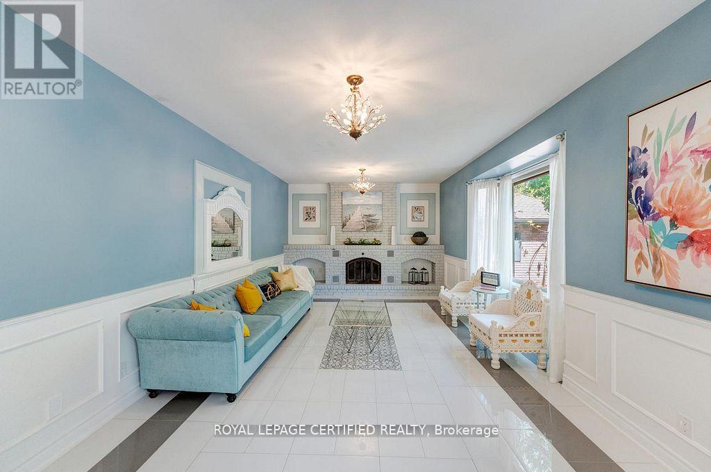 10 KARENDALE CRESCENT - 17