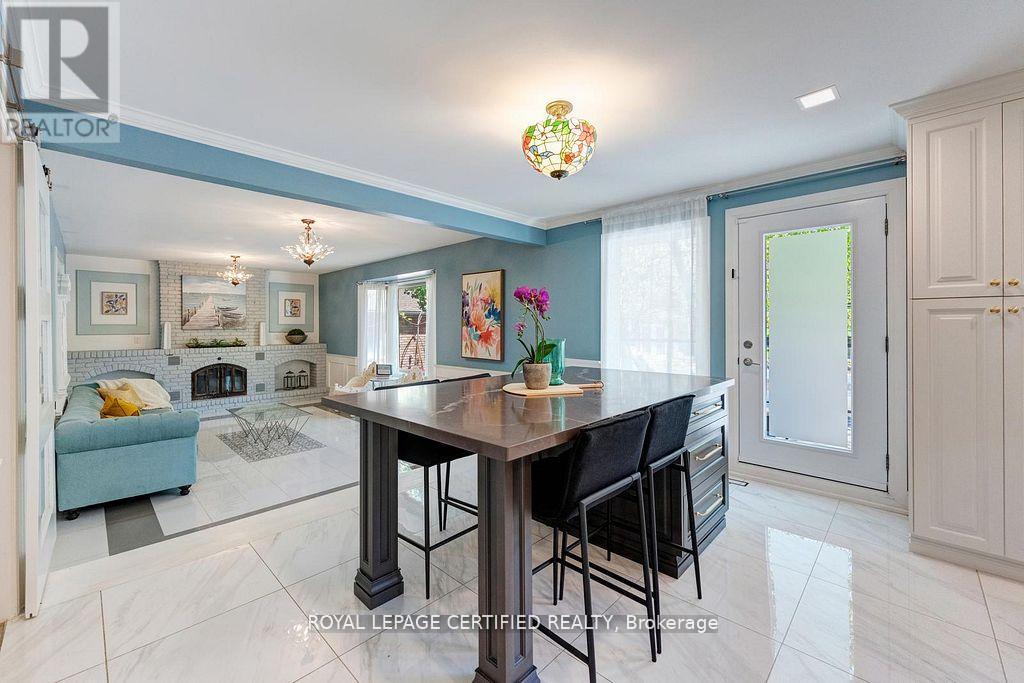 10 KARENDALE CRESCENT - 18