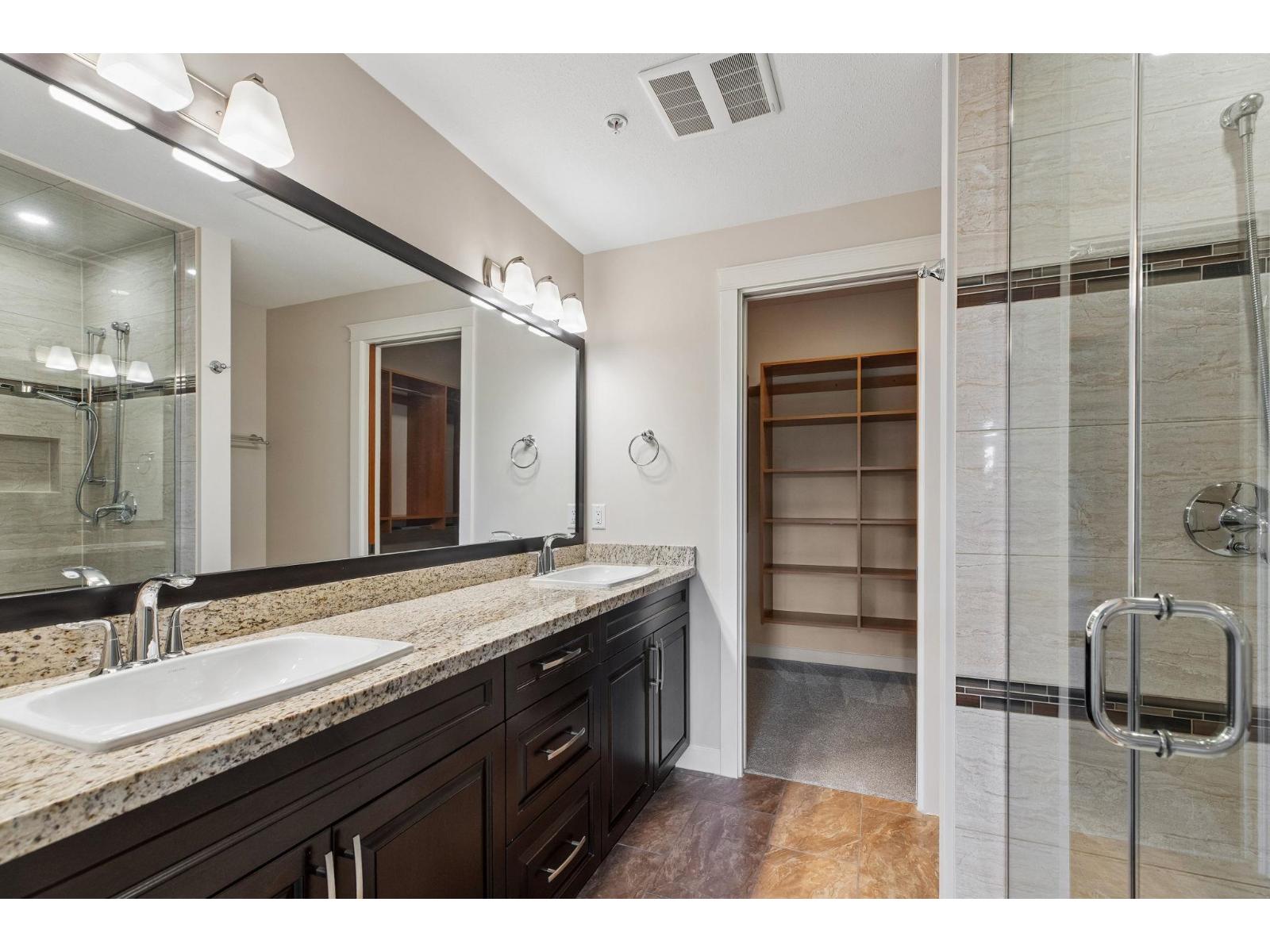 228 8157 207 STREET, Surrey