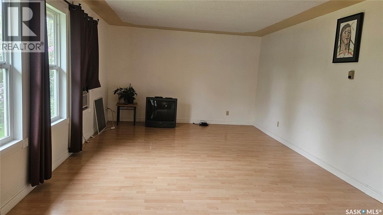 12 3rd AVENUE - 11
