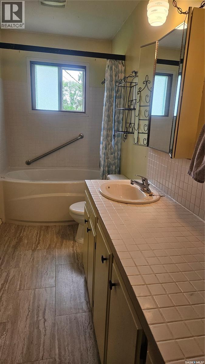 12 3rd AVENUE - 16