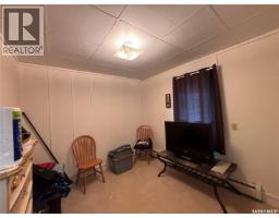 Family room - 212 3rd Avenue E, Kindersley, SK S0L1S0 Photo 10