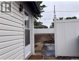 212 3rd Avenue E, Kindersley, SK S0L1S0 Photo 19