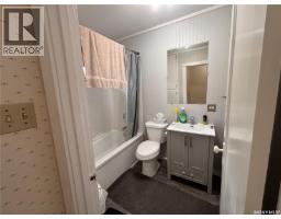 Bedroom - 212 3rd Avenue E, Kindersley, SK S0L1S0 Photo 8
