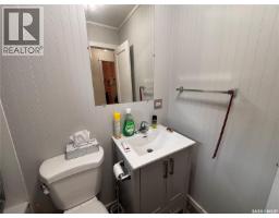 3pc Bathroom - 212 3rd Avenue E, Kindersley, SK S0L1S0 Photo 9