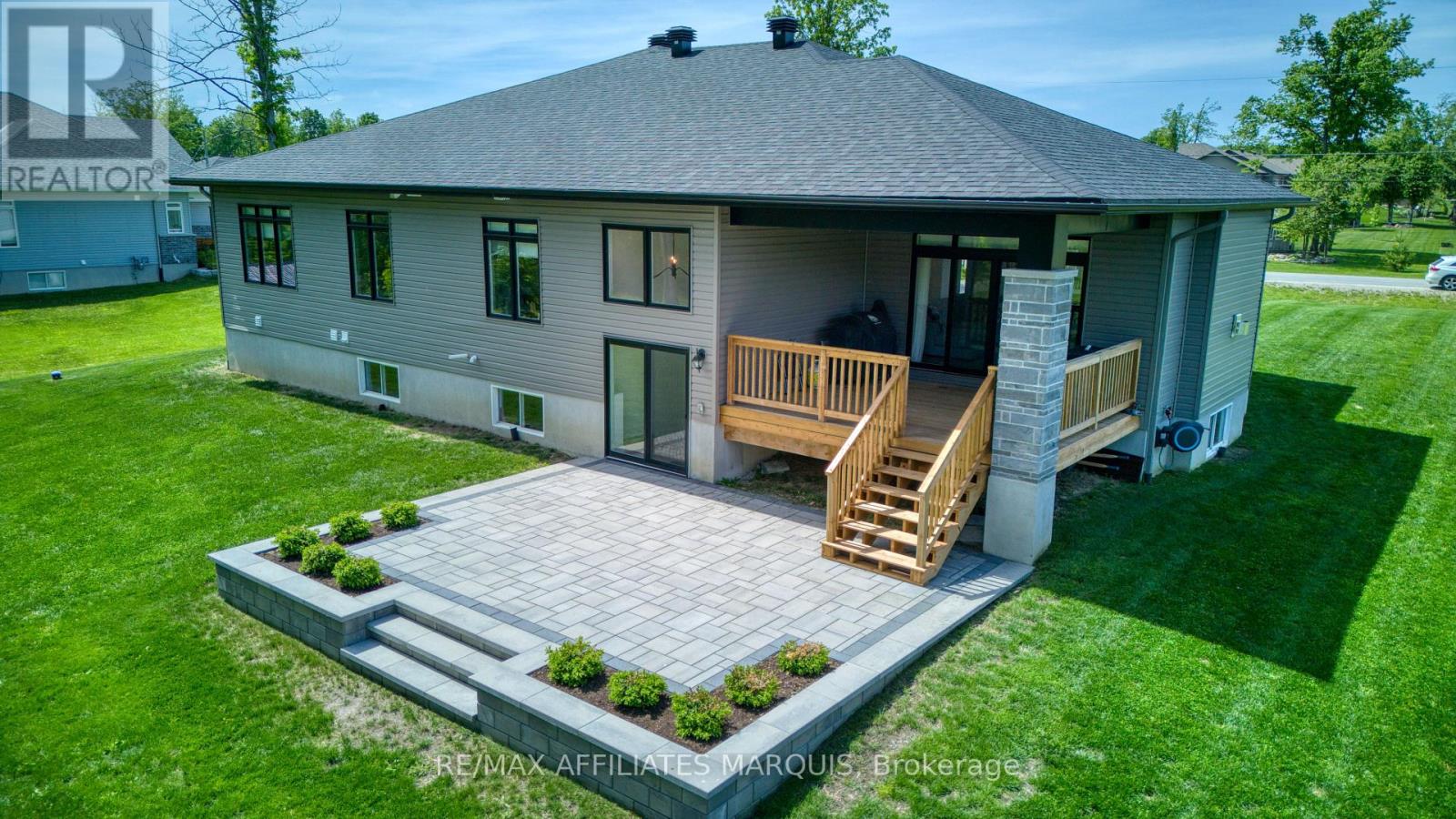 27 DIANE DRIVE - 36