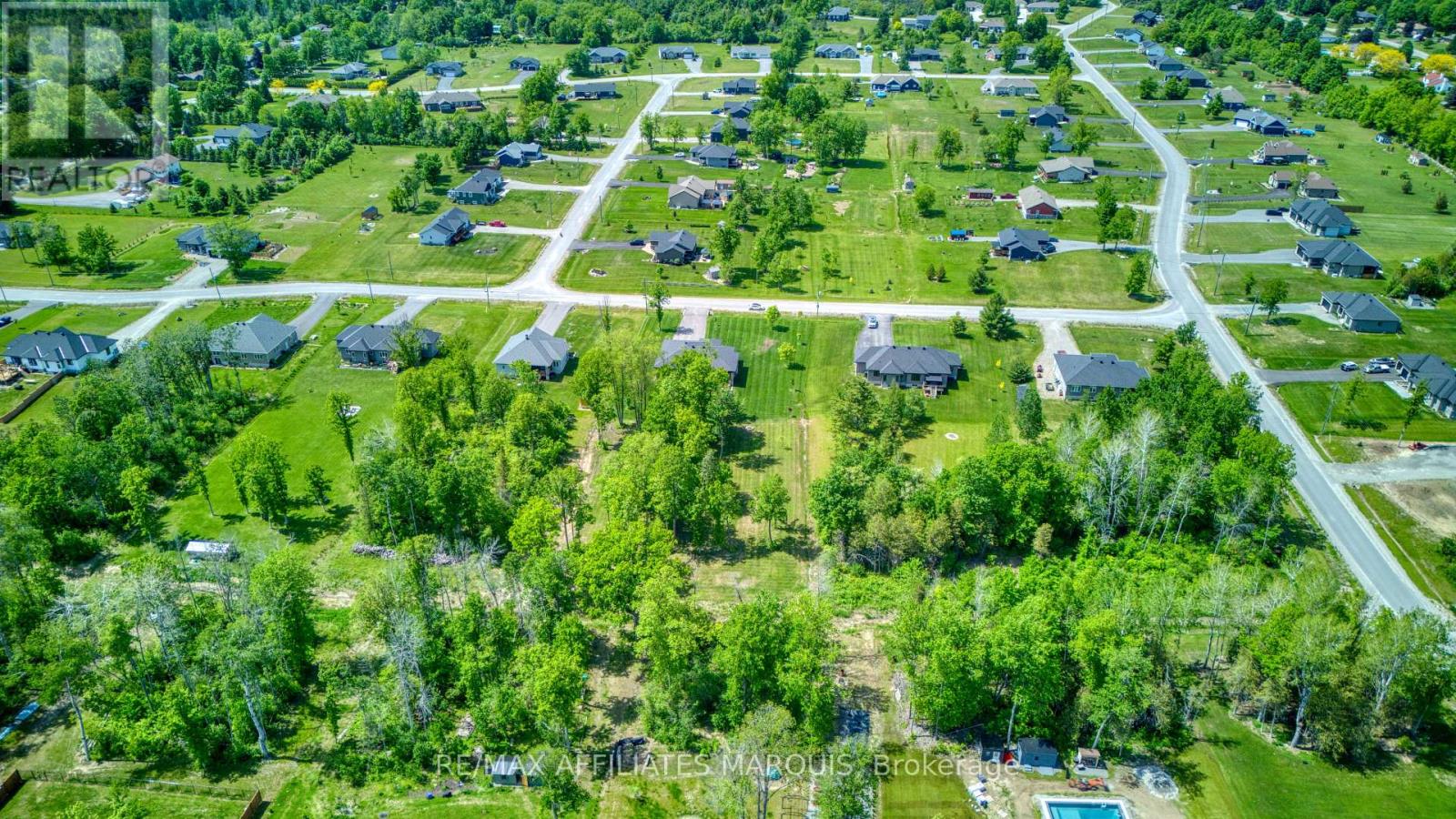 27 DIANE DRIVE - 38
