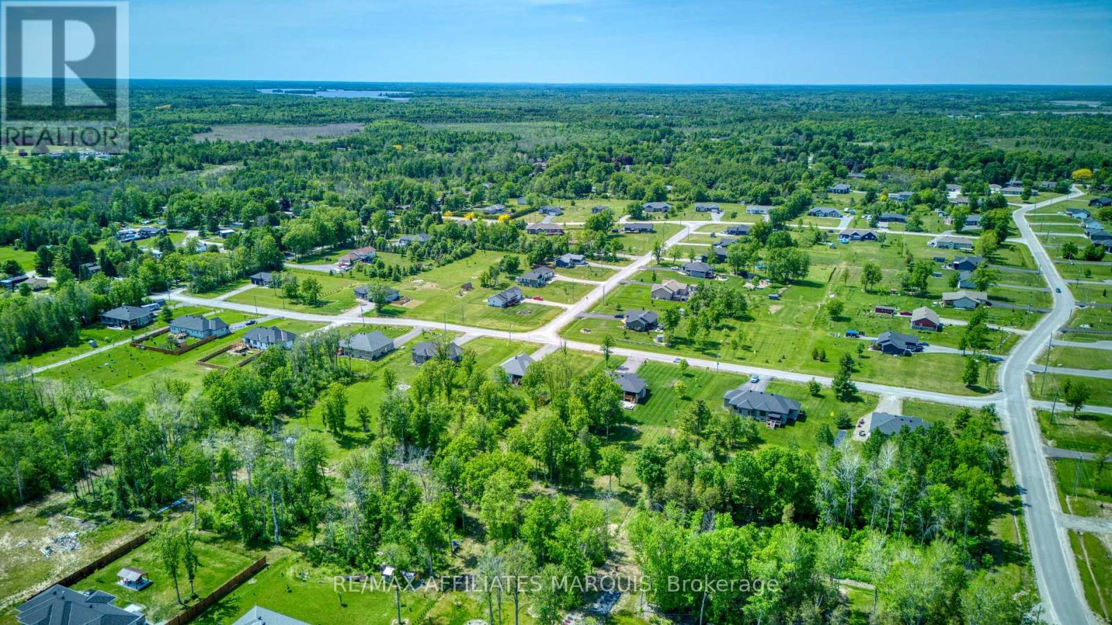 27 DIANE DRIVE - 39