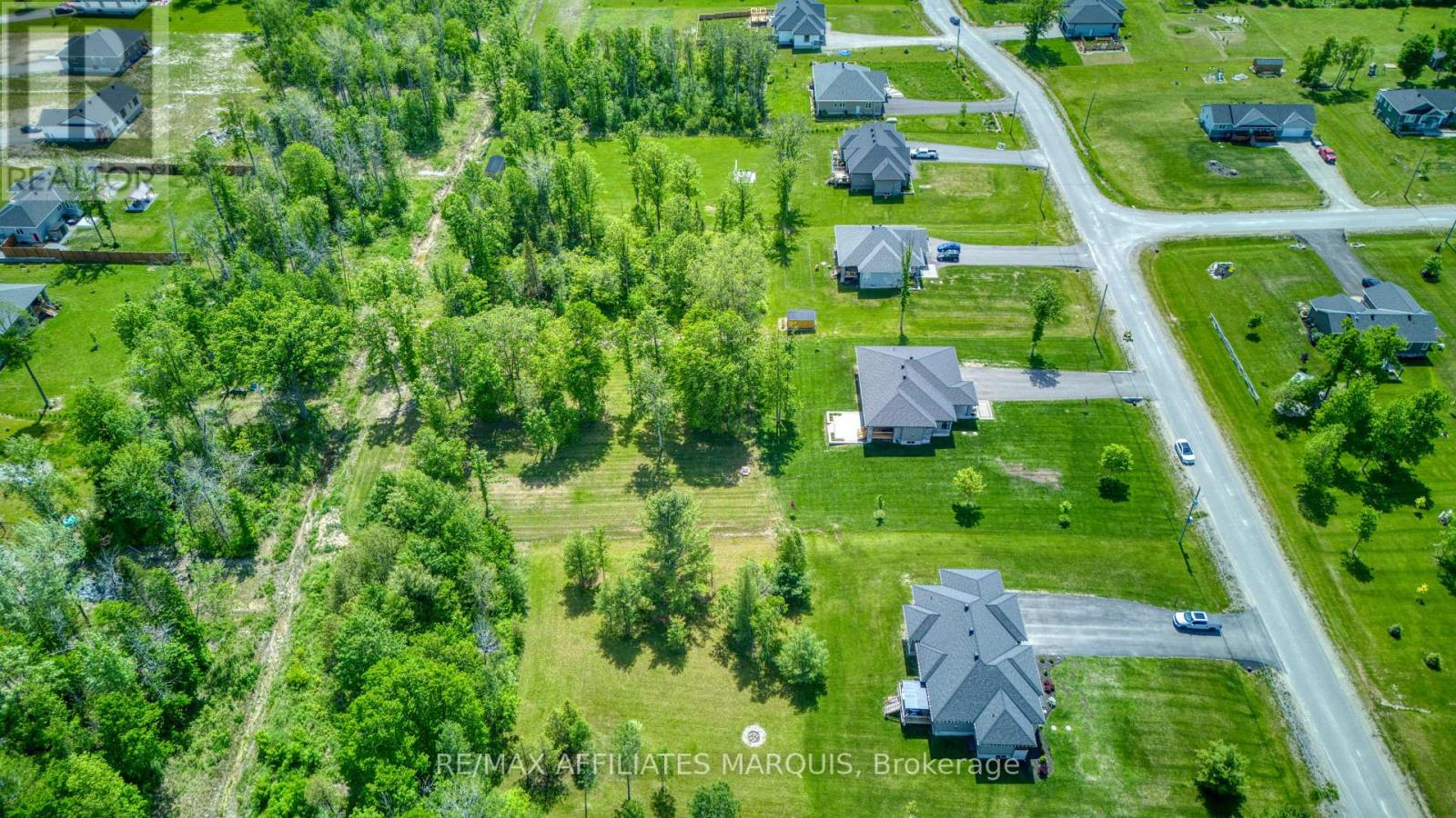 27 DIANE DRIVE - 40