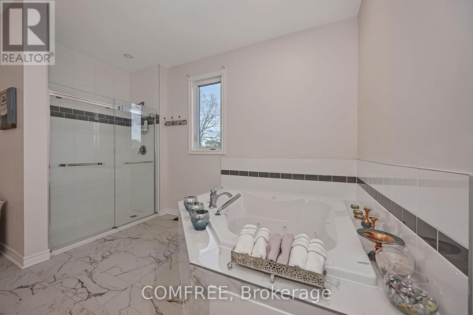 1385 MCMAHON AVENUE - 29