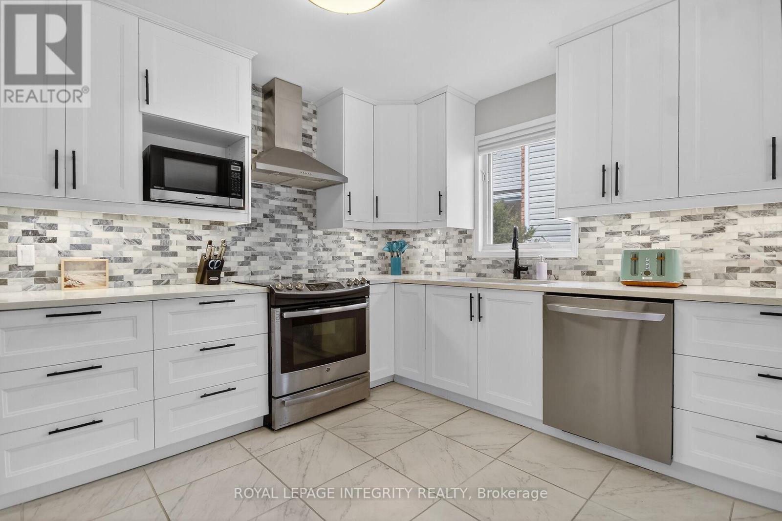 161 LONGSHIRE CIRCLE - 16