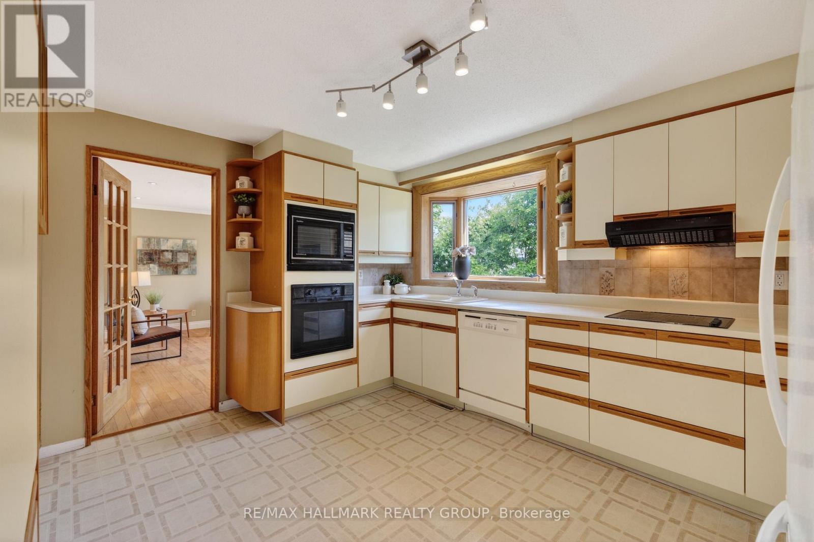 2067 WOODGLEN CRESCENT - 12