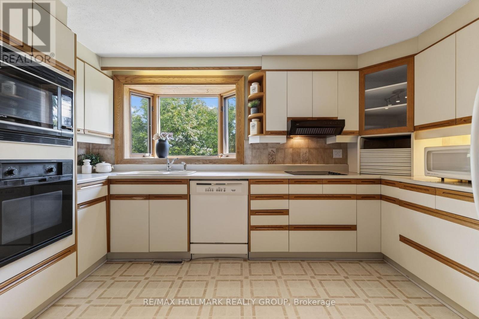 2067 WOODGLEN CRESCENT - 13