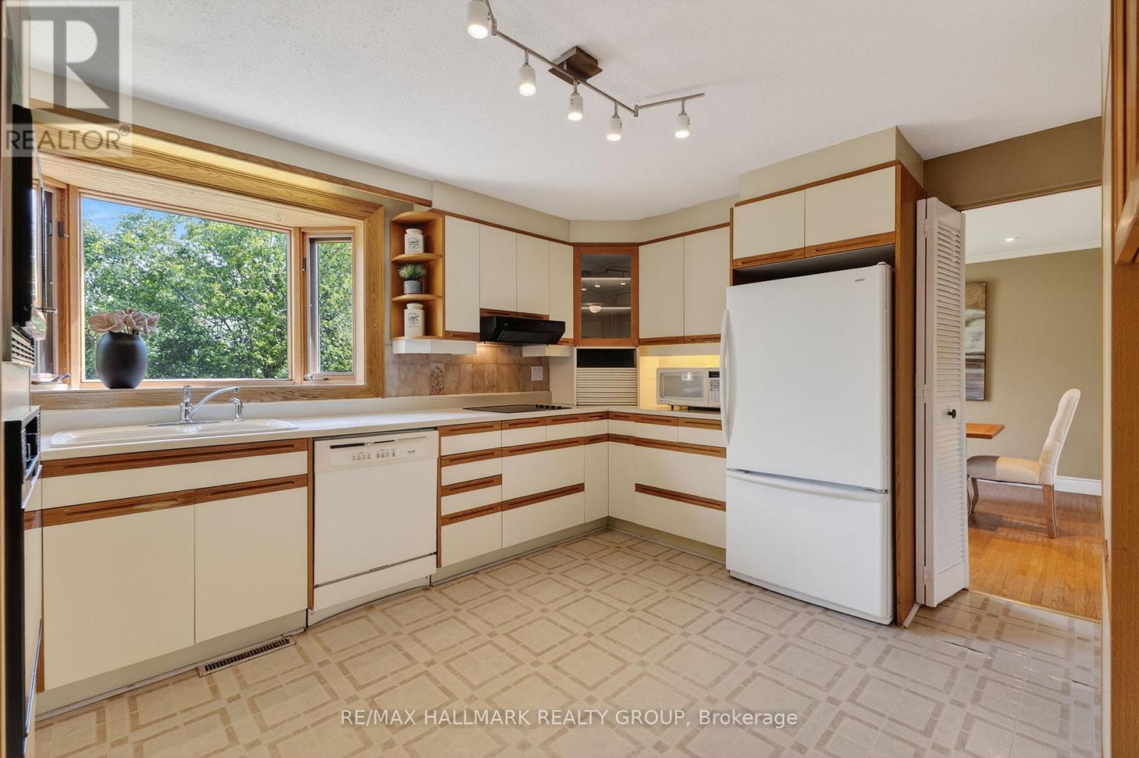 2067 WOODGLEN CRESCENT - 14