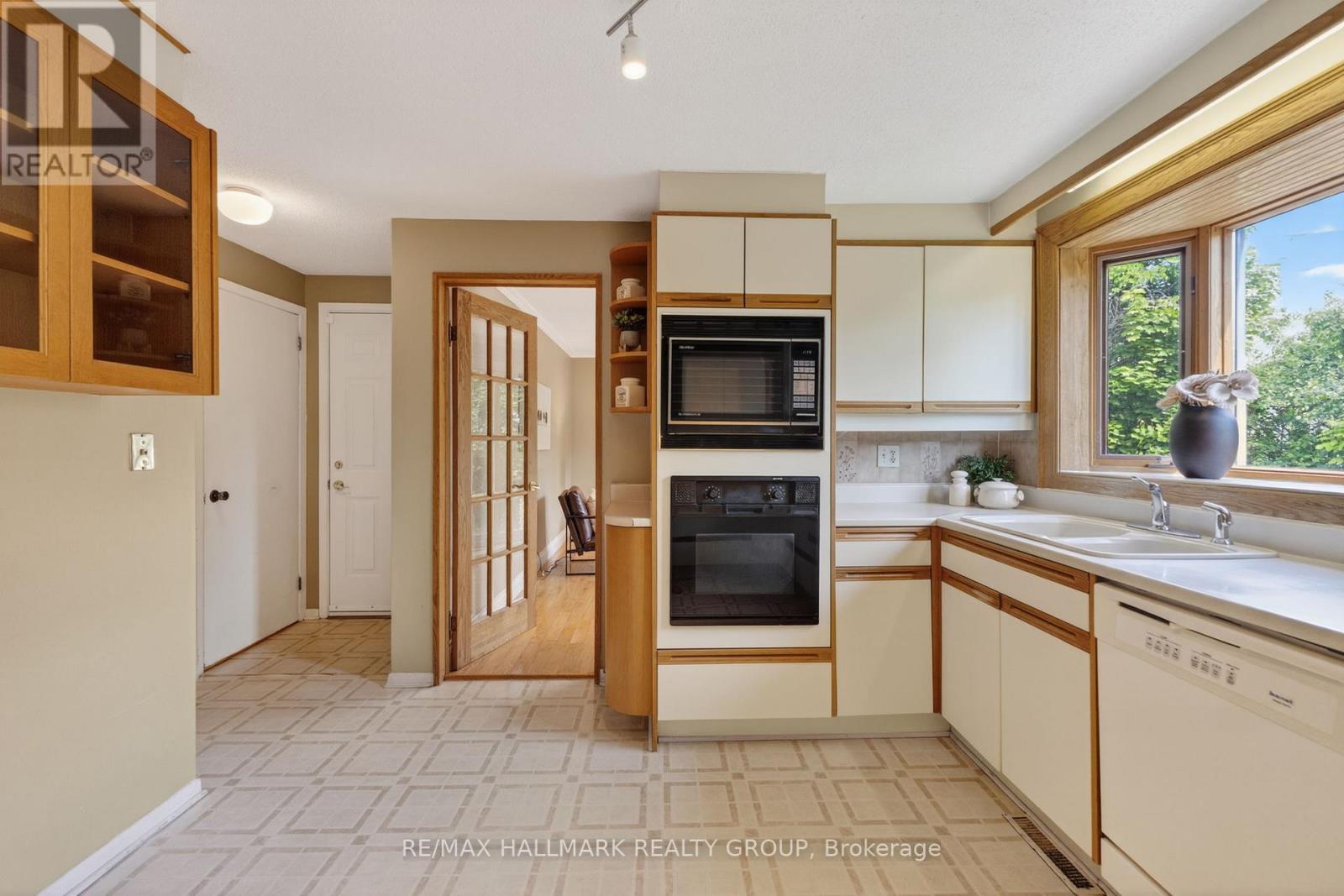 2067 WOODGLEN CRESCENT - 16