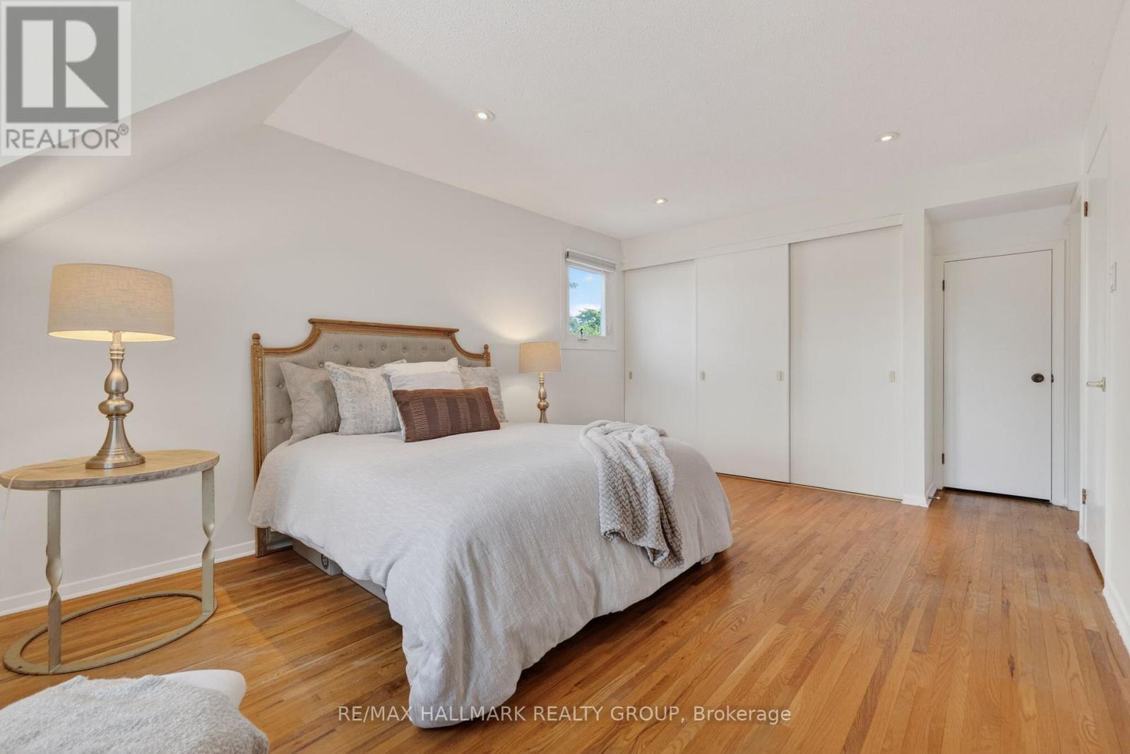 2067 WOODGLEN CRESCENT - 21