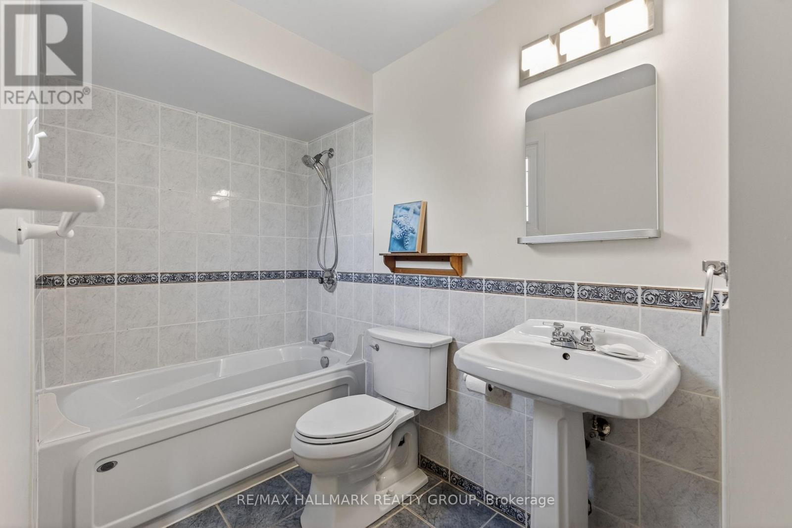 2067 WOODGLEN CRESCENT - 22