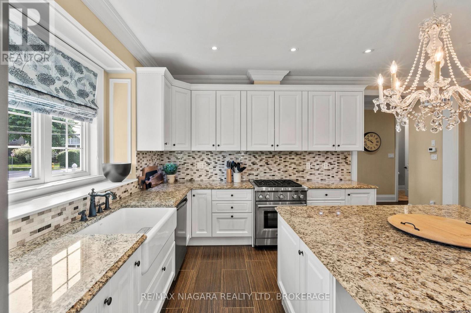 110 JOHN STREET W - 29