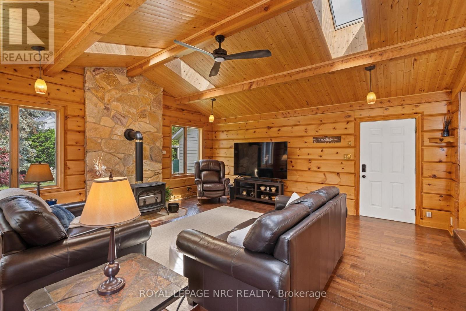 1287 THIRD ST LOUTH - 10