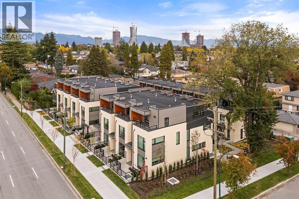 3 6768 OAK STREET — photo 3