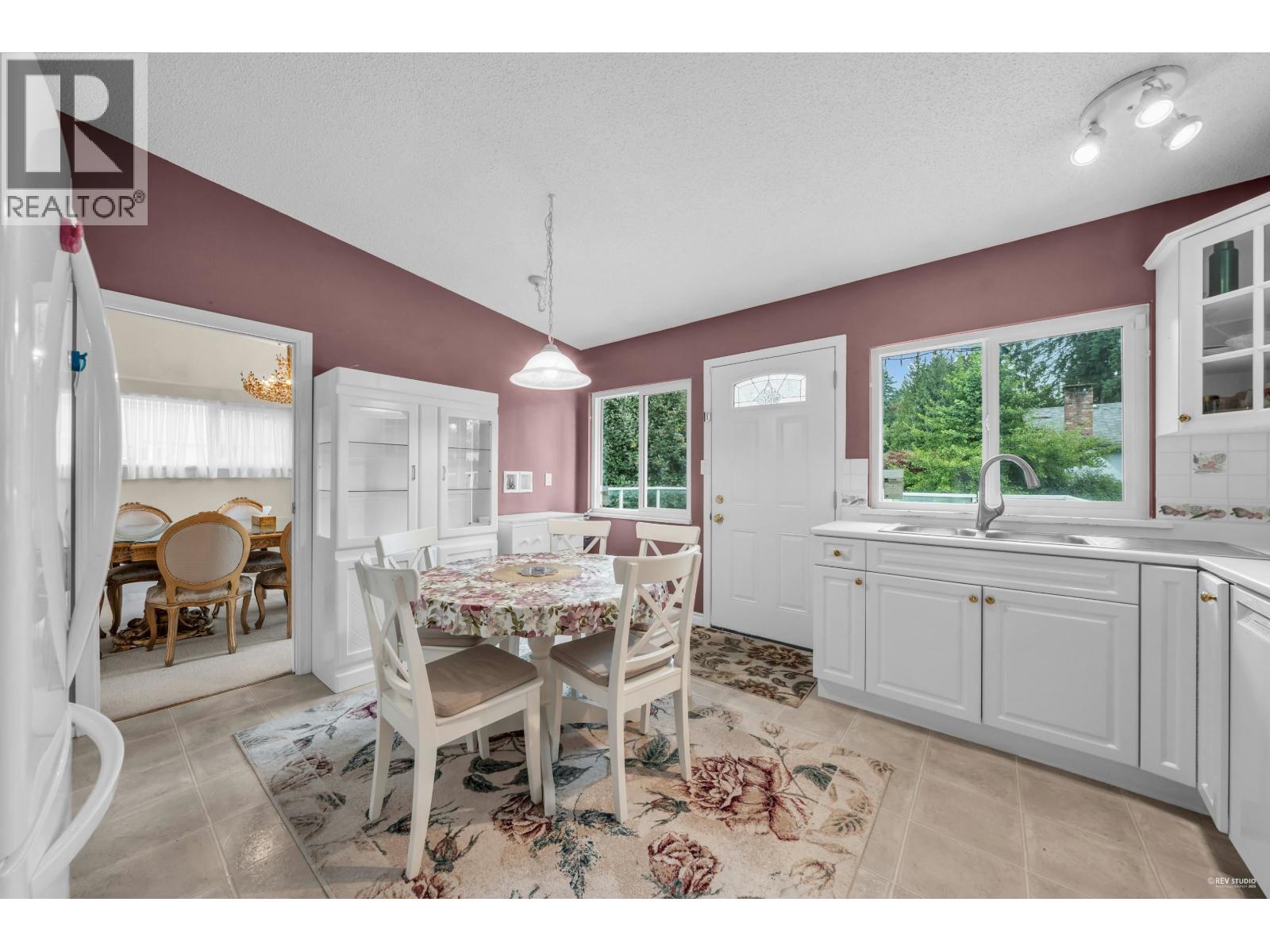 3566 REGENT AVENUE, North Vancouver