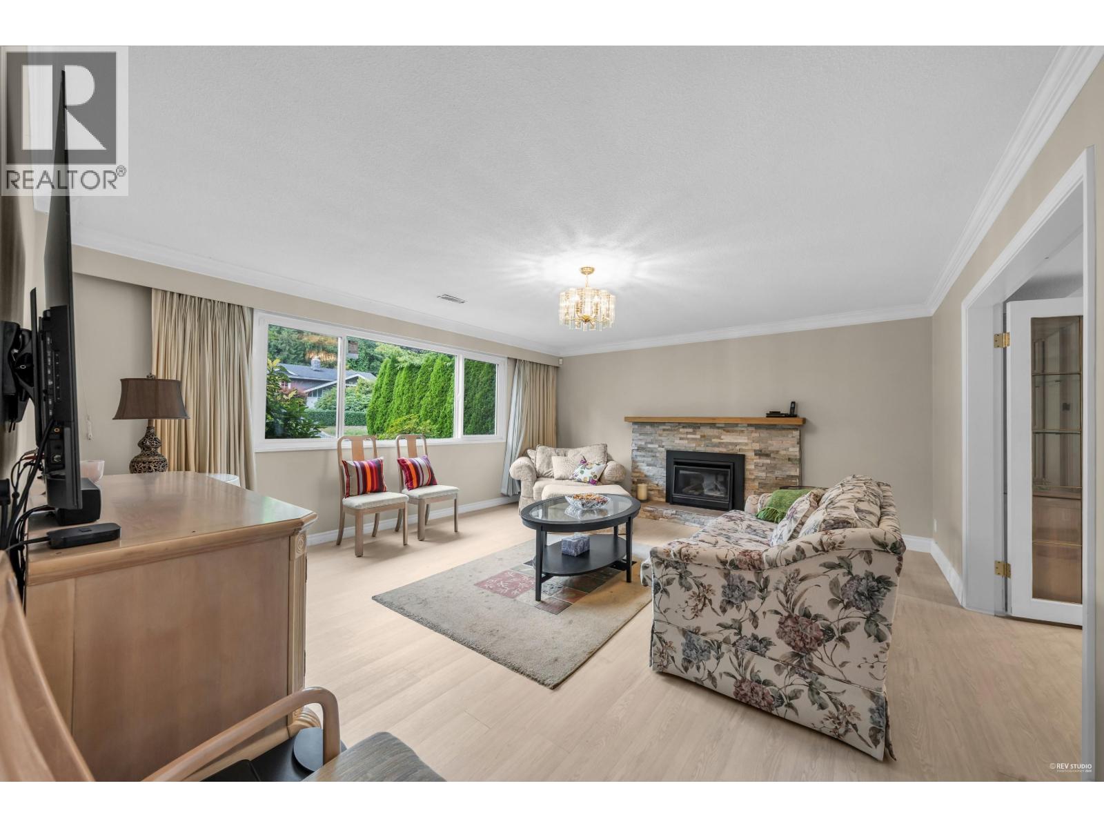 3566 REGENT AVENUE, North Vancouver
