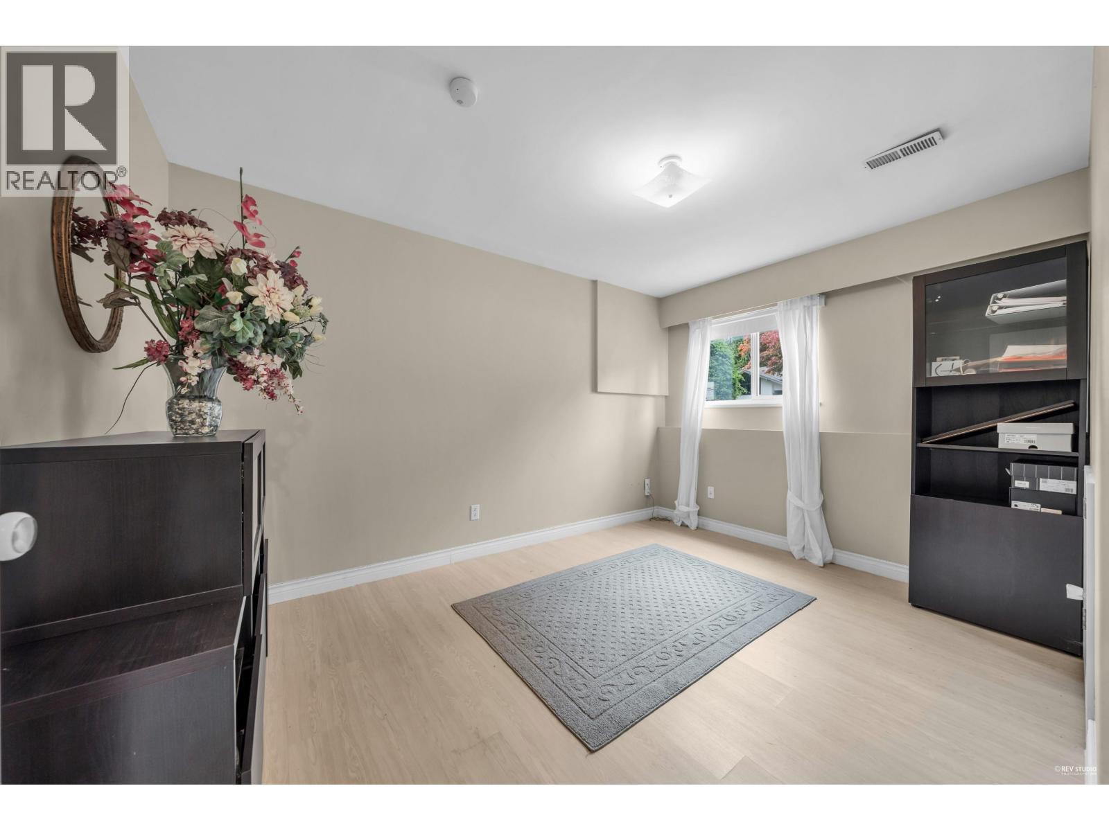 3566 REGENT AVENUE, North Vancouver