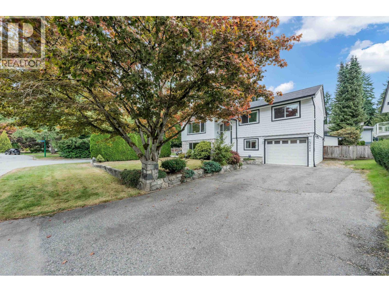 3566 REGENT AVENUE, North Vancouver