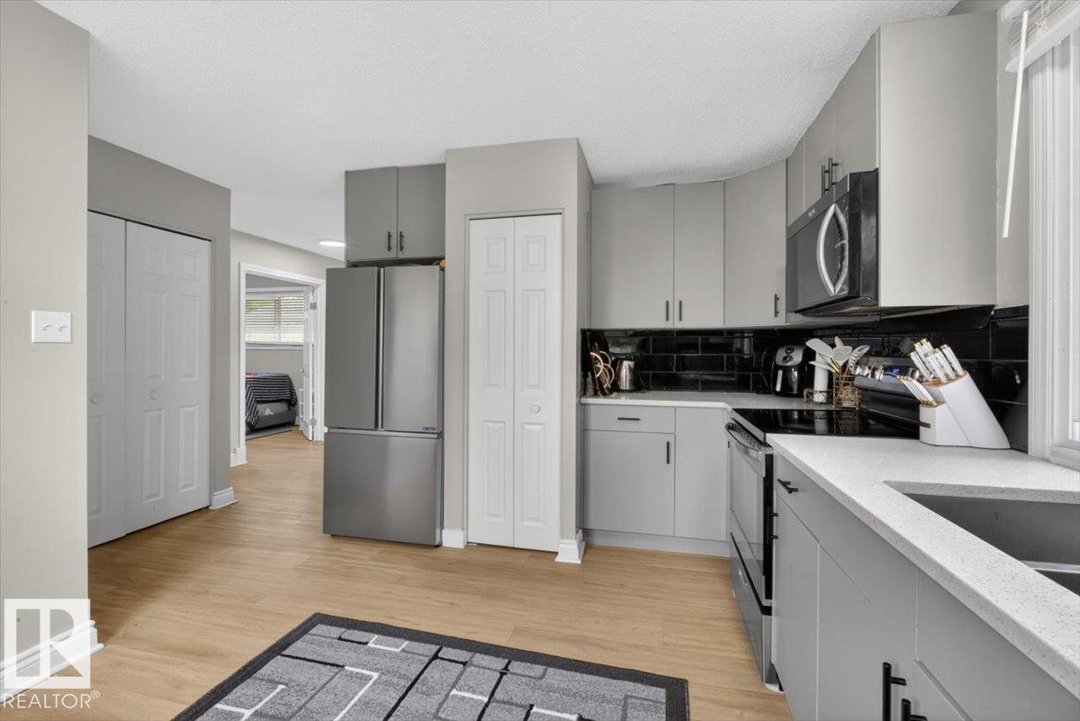 11940 152B AV NW - 12