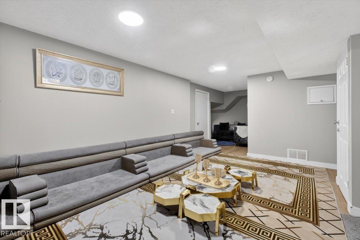 11940 152B AV NW - 27
