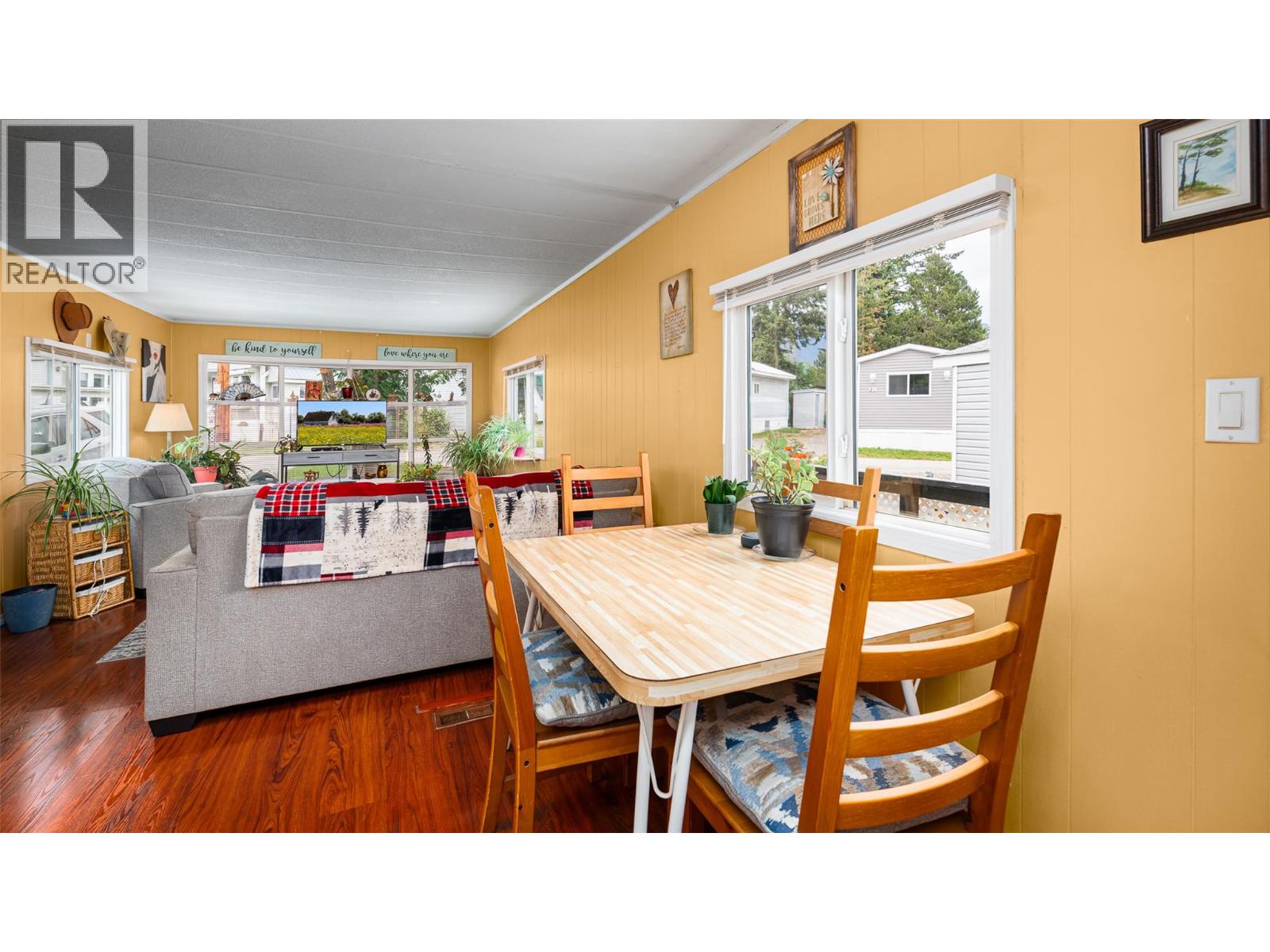 #4 1421 Erickson Street - 33