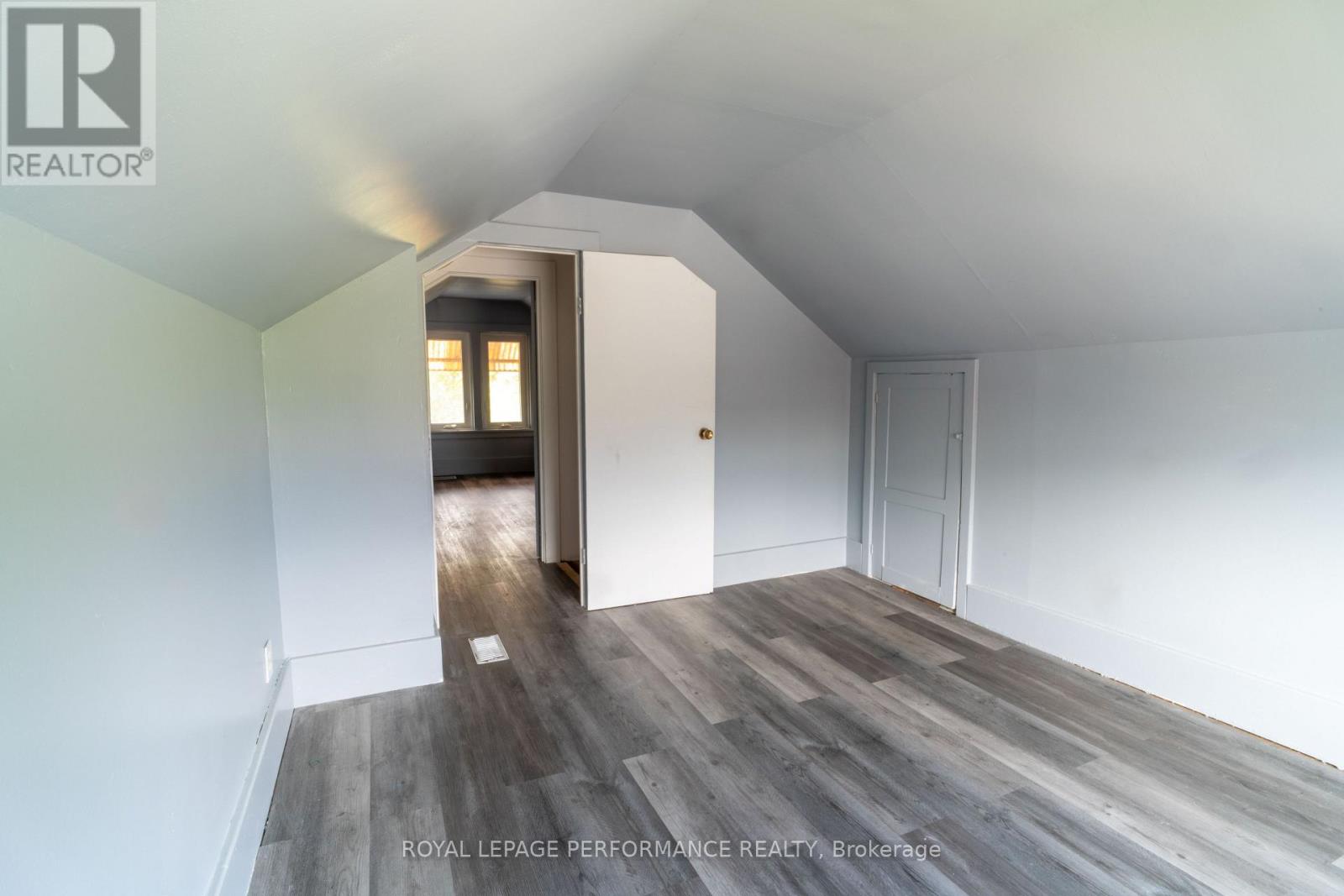 141 CHEVRIER AVENUE - 23