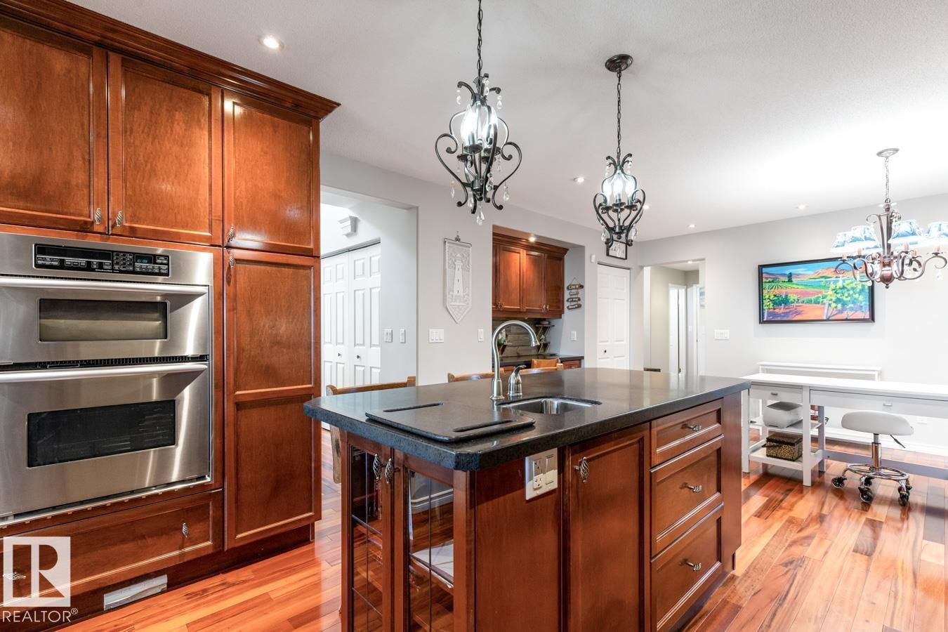 5803 51 AV — photo 13
